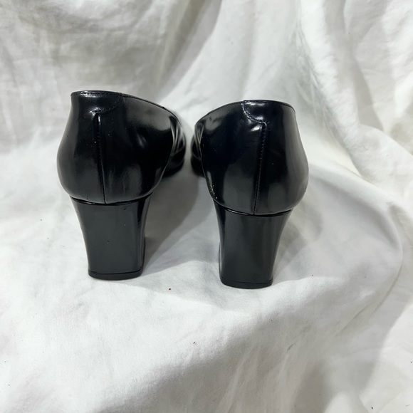 LOMA LEATHER SHOE SIZE 7 1/2” AA HEEL HEIGHT IS 2” INCHES. FOR ANY OCCASION.. - Picture 6 of 16